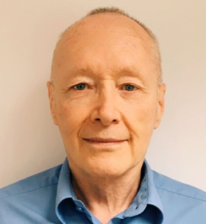 About Dr Middlemost